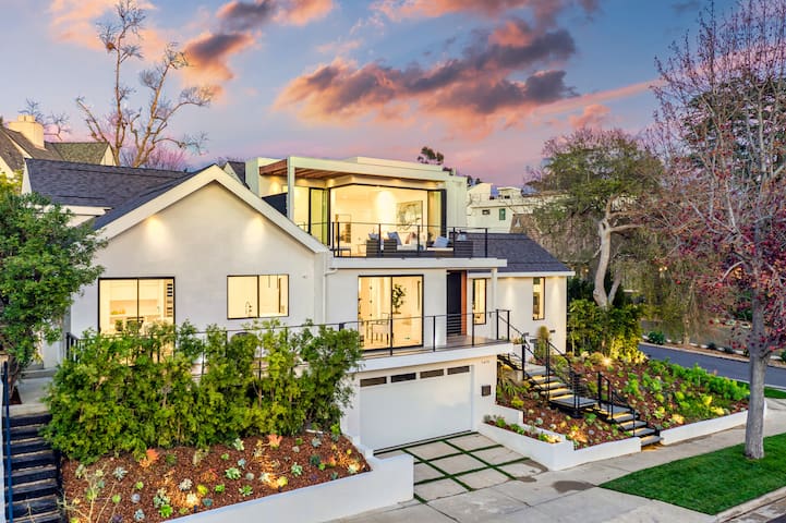 Brand New Construction in the heart of the city gallery image 4