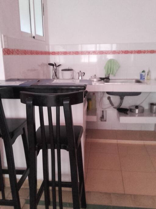 vista de la cocina ,equipada con todo lo necesario para su desayuno y cenas