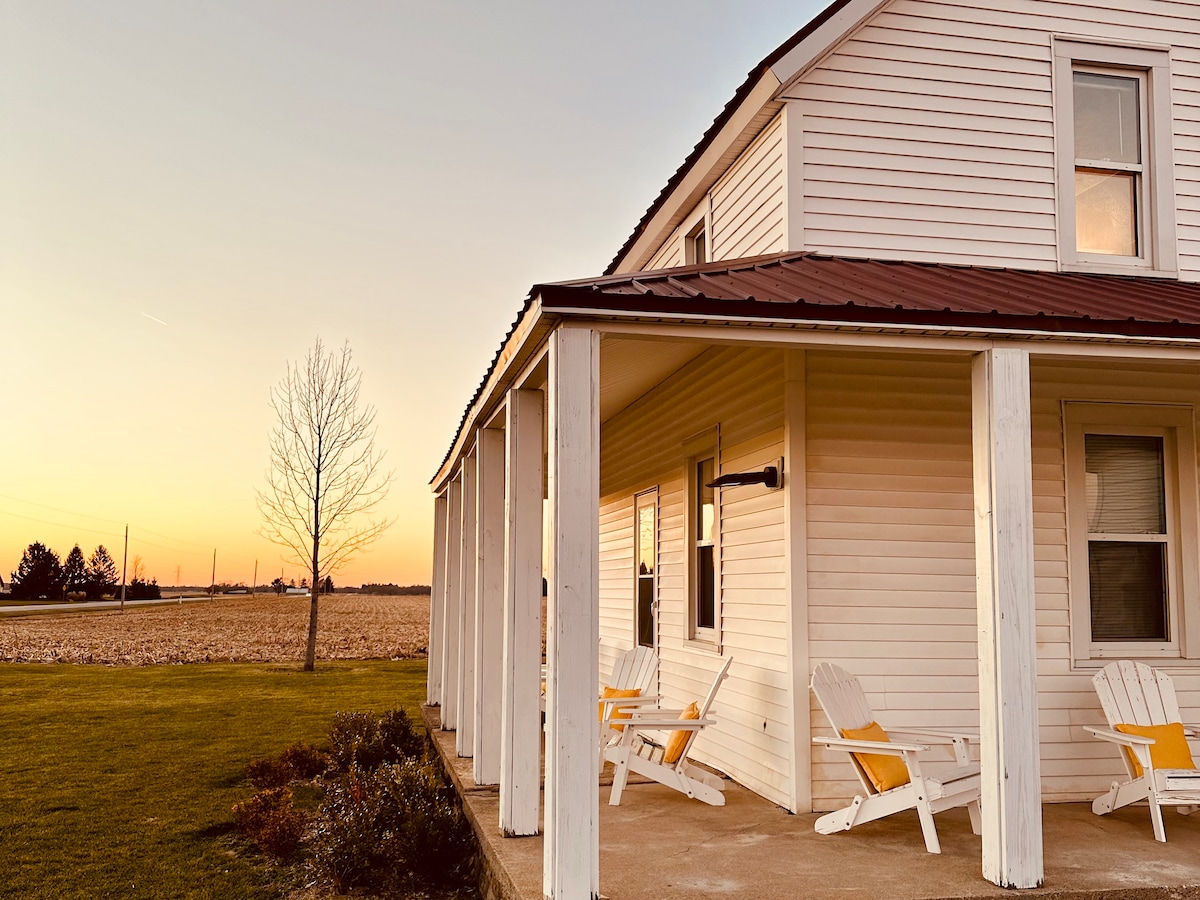 Charming farmhouse short drive to Purdue Houses for Rent in West
