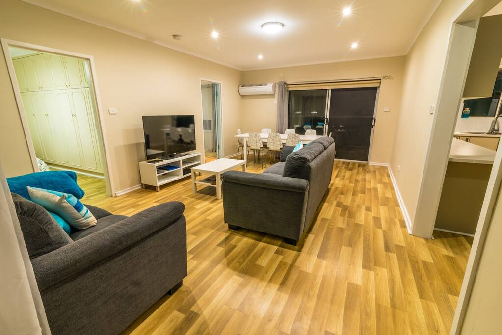 Lounge & Dining area