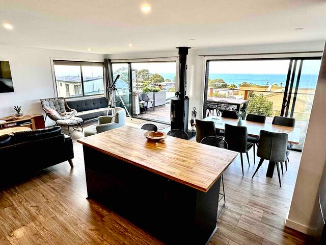 Beach Breeze. Endless ocean views gallery image 4