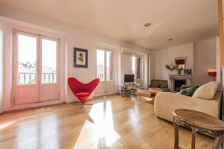 Amplio, luminoso y bonito, en el centro de Madrid gallery image 2