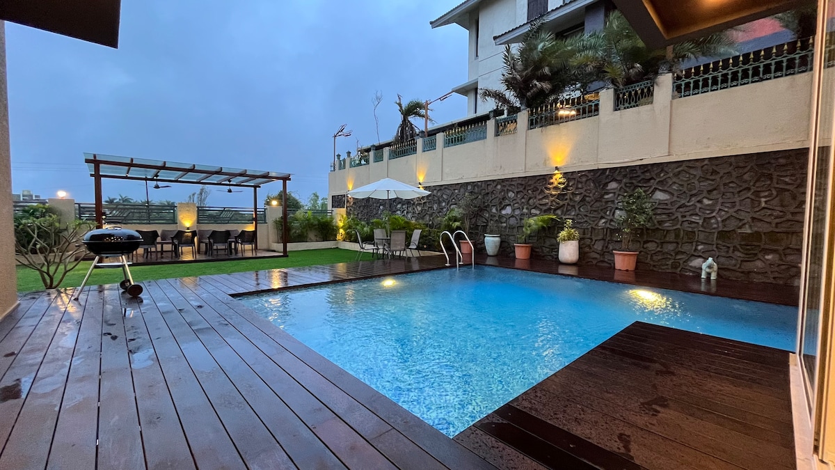 Tara-The Luxe Villa/Heated Pool & Outdoor Theatre