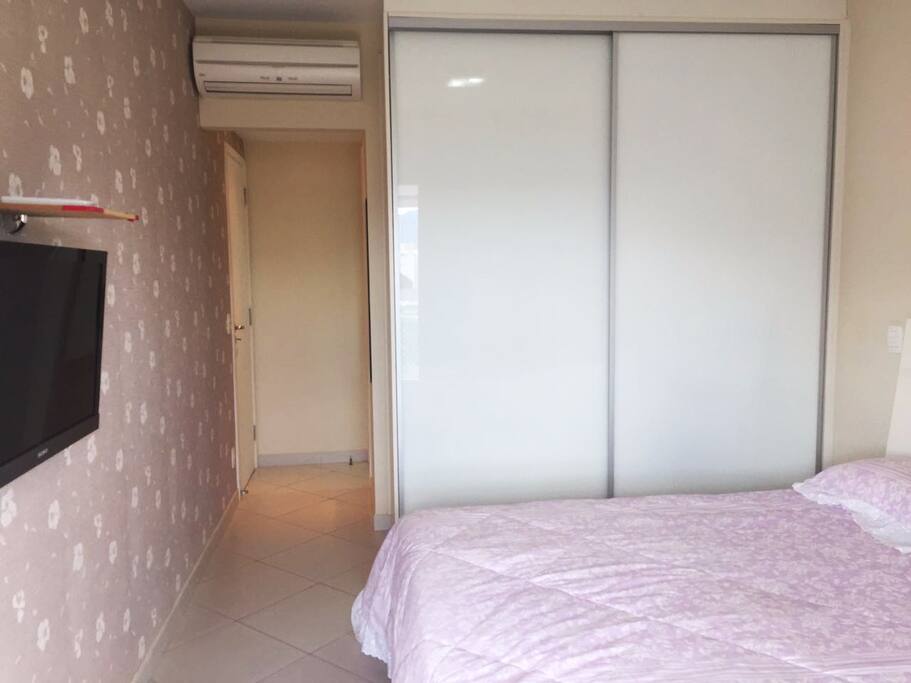 Quarto 1: Casa de casal + suíte