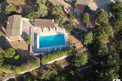 Peaceful haven, olive trees and cicadas your neighbors...