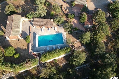 Peaceful haven, olive trees and cicadas your neighbors...