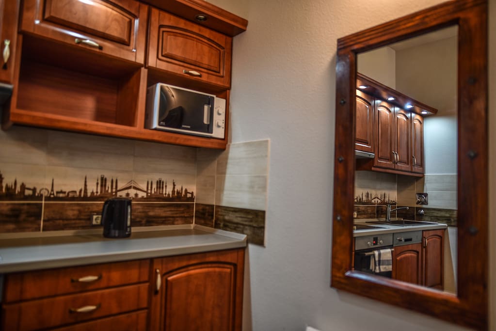 Fully equipped kitchen, kettle, microwave, fridge