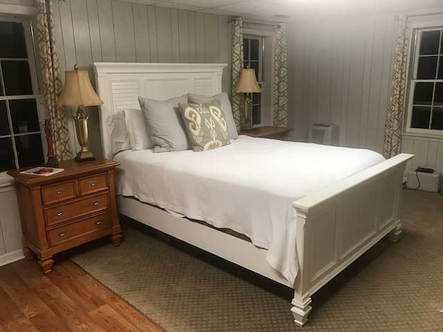 Private Suite with Private Entrance in North Macon