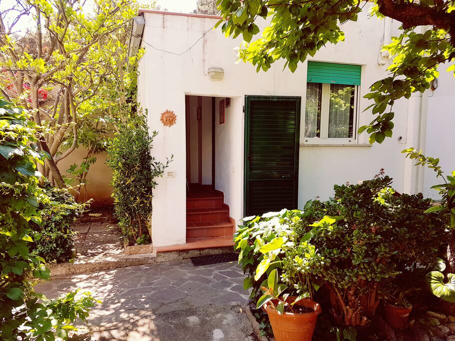 Ingresso indipendente e giardino