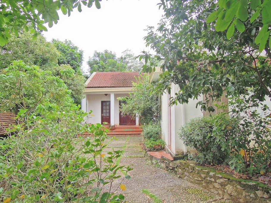 Arriving to Lakeside House through the private, front gate entrance