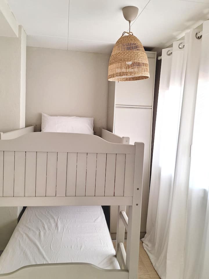 غرفة نوم بطابقين 