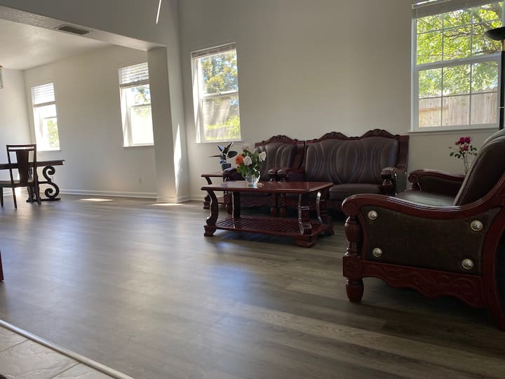 A  3200sf Home Beautiful Rolling Hills Hikingtrail - Fairfield, CA
