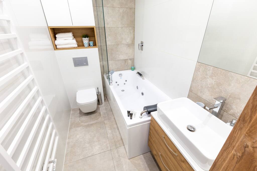comfortable bathroom, fresh towels and lines