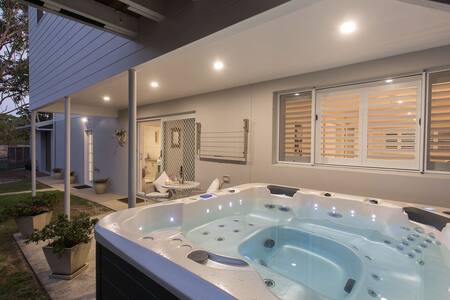 Spacious, Private, S/Cont, Spa, Wifi, Garden