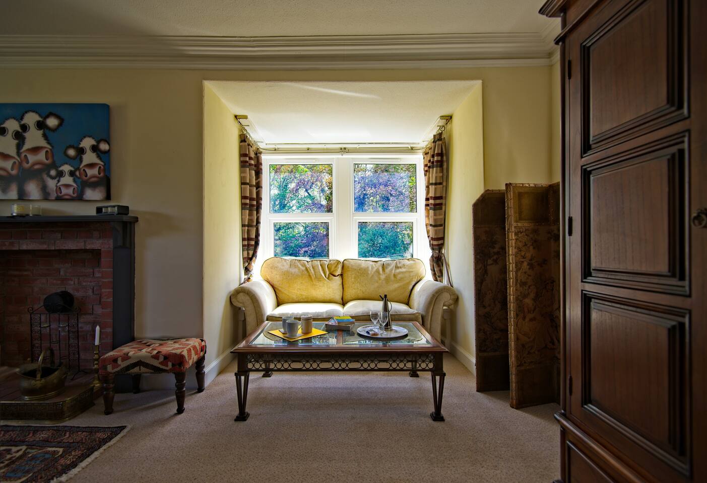 The sitting area in the deluxe  bedroom