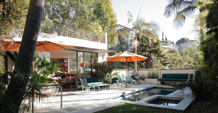 Queens road, Sunset strip. Mid Century house. gallery image 2