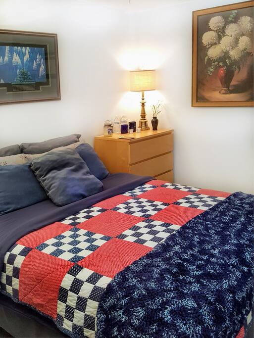 Junlin: "The whole house is clean and well decorated."