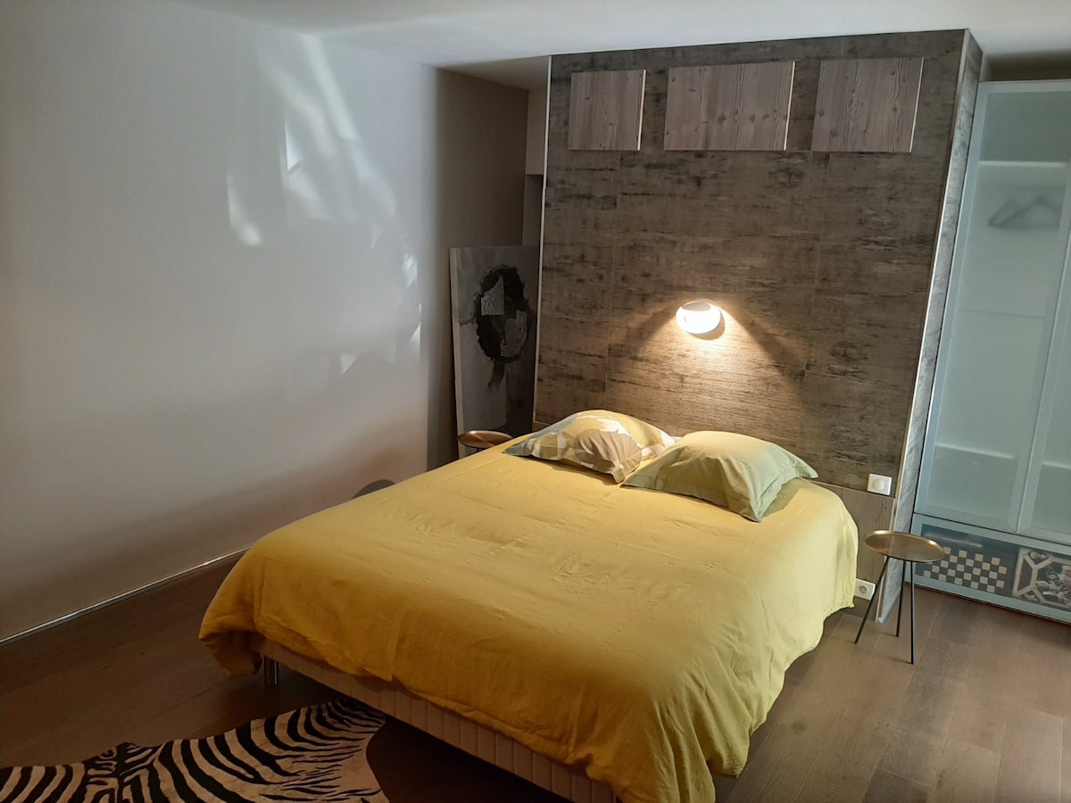 dvojlôžková spálňa s posteľou 160 x 200 cm