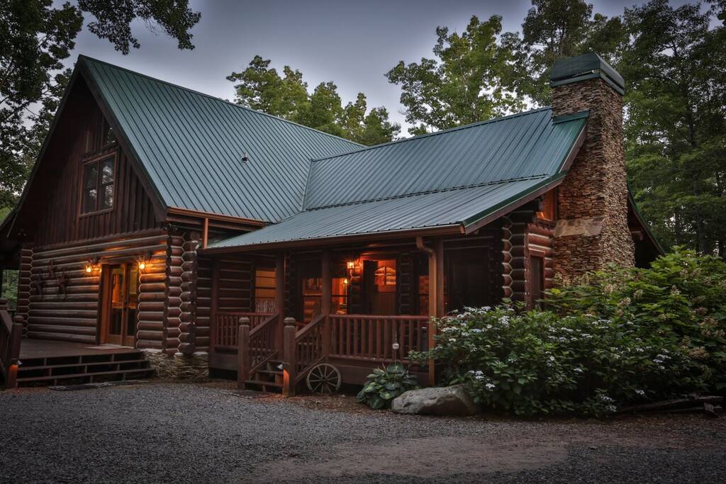 Beautiful Star Gazer Barn at dusk