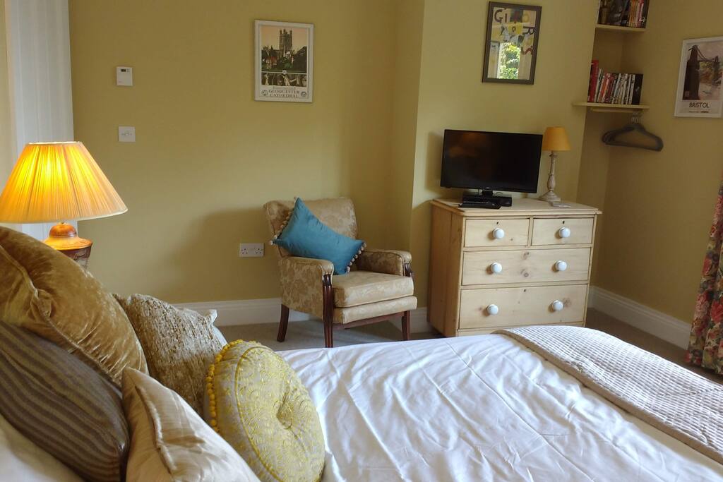 Quality furnishings and Freesat HD tv with DVD player.