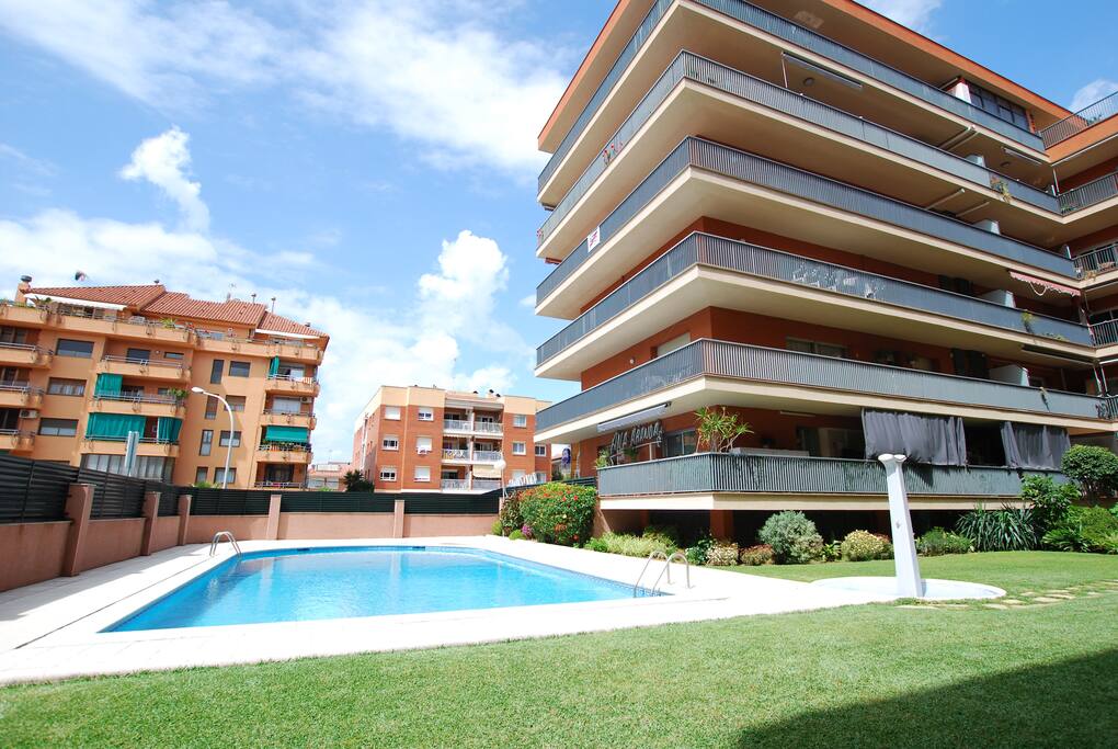 Gran piscina comunitaria
