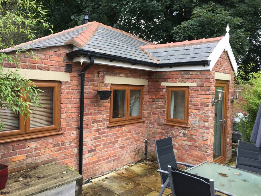 One bedroom self contained lodge in Prestwich, Mcr Guesthouses for