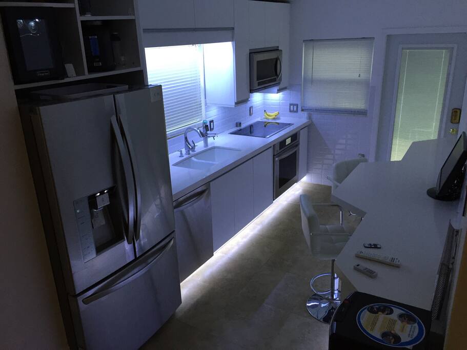 New Modern Full Kitchen