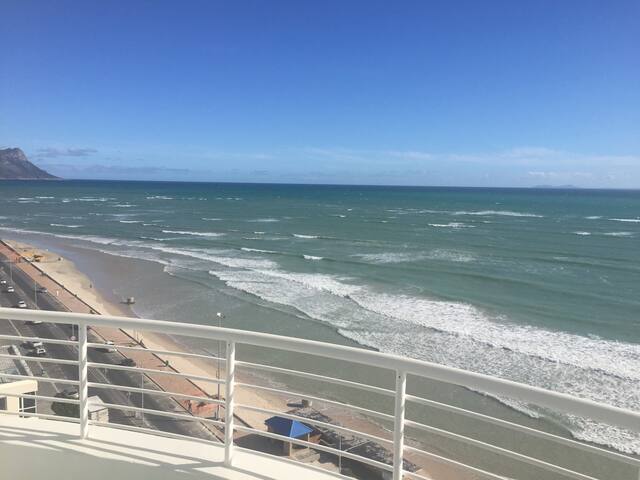 11th floor on the beach apartment!! gallery image 2