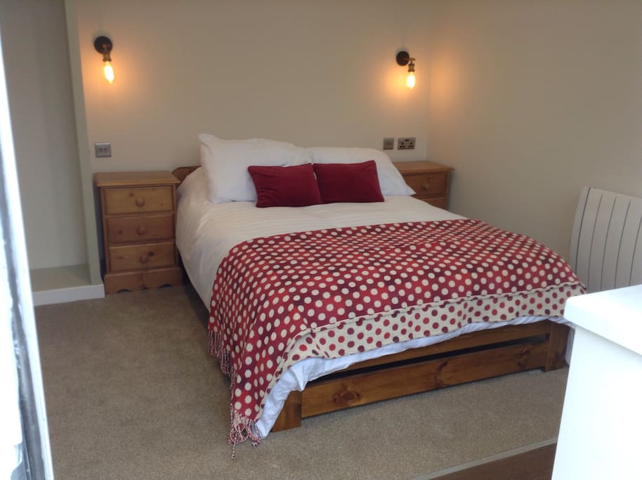 Double bedroom with bedside drawers, hanging area and USB sockets by the bed