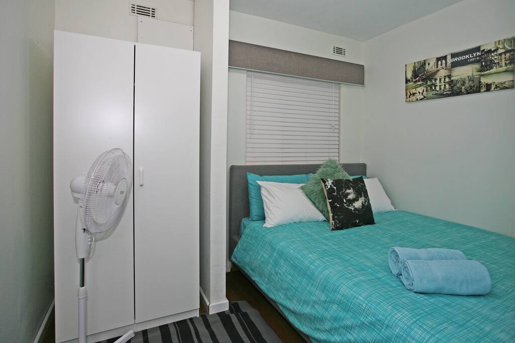 2nd Bedroom with Queen Bed