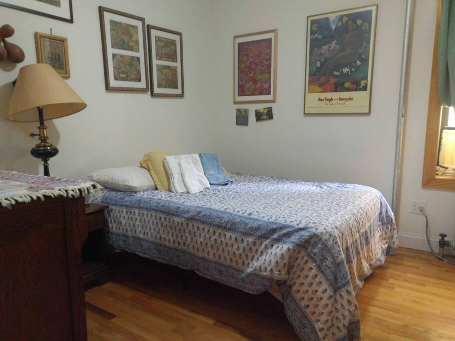 Guest room - double bed w/memory foam + cooling gel mattress