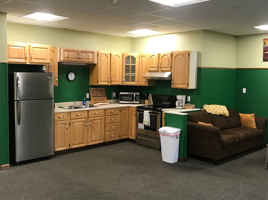 Spacious kitchen. Fully equipped