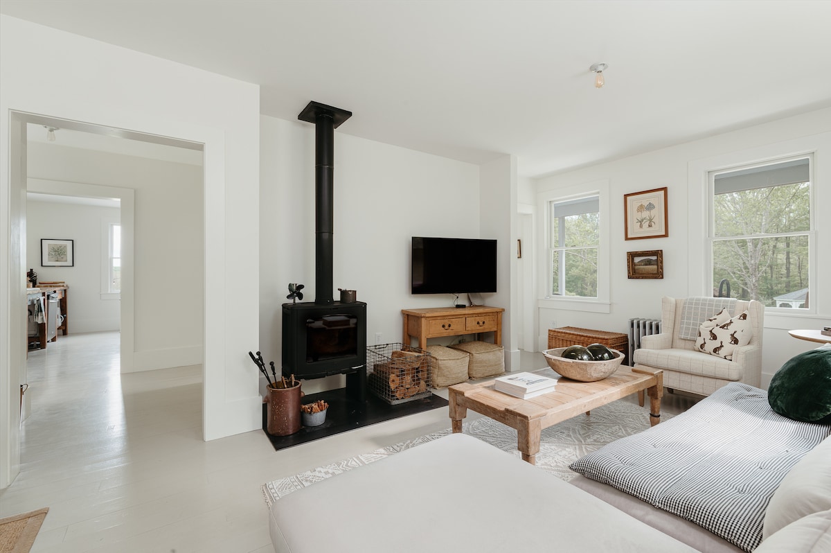 Popular Airbnb listing: Modern Farmhouse With Expansive Catskills Views in Catskills