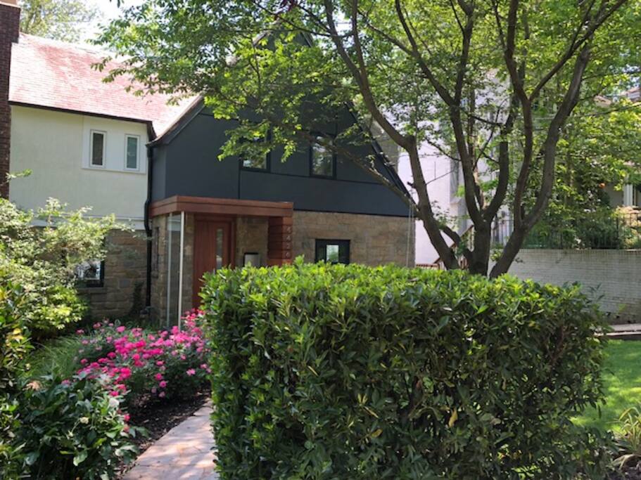 Located off a quiet residential street, walking distance to shops and restaurants.