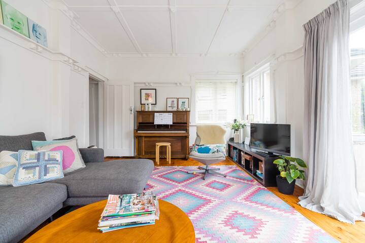 Lovely Family Home Close to Manly! gallery image 2