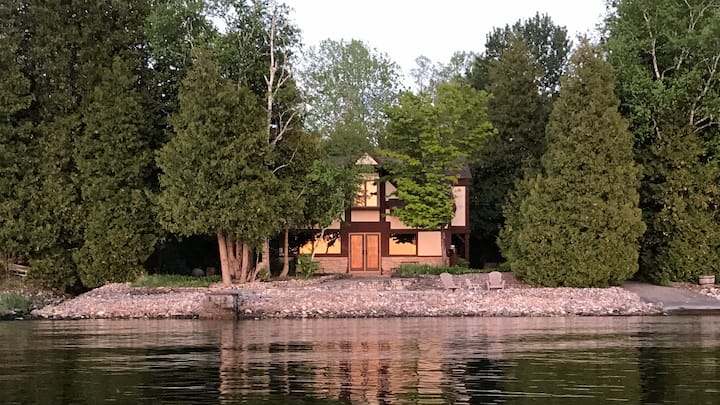 Relaxing Waterfront Door County Lake House