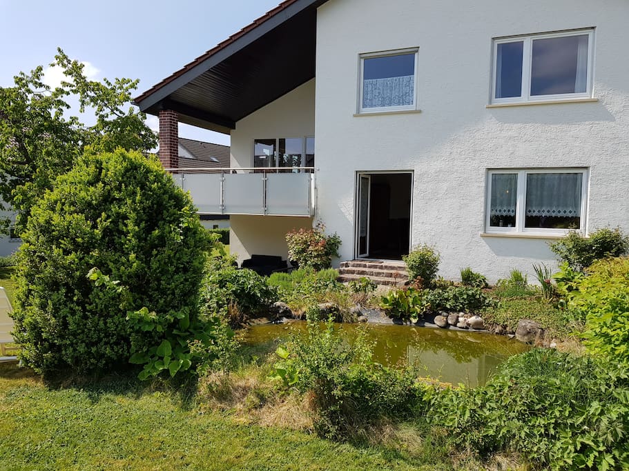 Haus Rückseite Teich