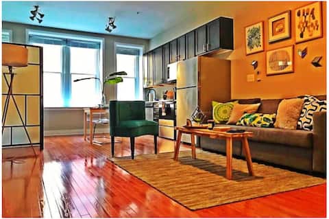 Top Airbnb: *Chic Downtown Studio! 4 Min Walk to Waterfront!* in Downtown