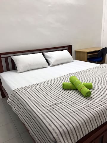 Taman Saga 3R2B 10Pax (FREE WIFI)
