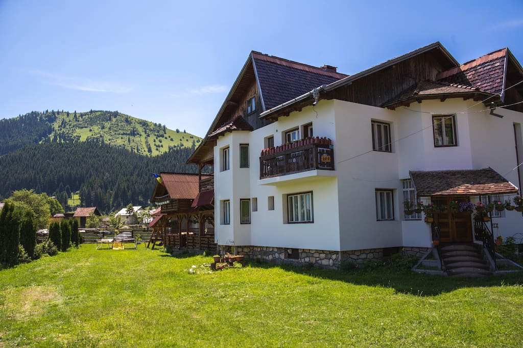 Outside of the house with different views of the valleys