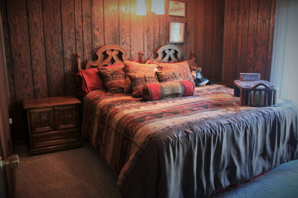 This room sleeps 2