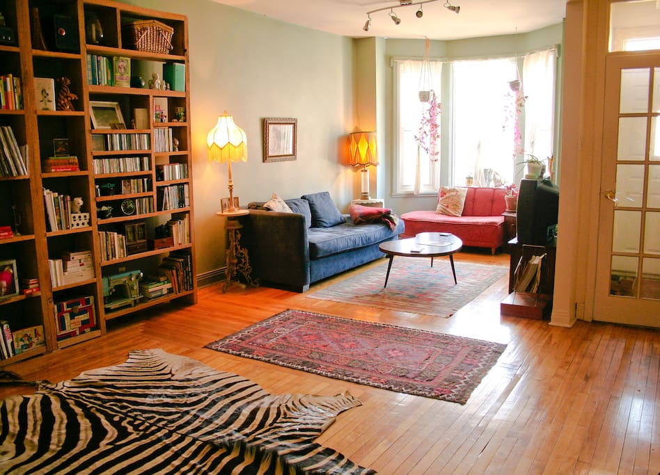 You'll enjoy lazing around in our cozy living room. This is the perfect place to sip on a glass of wine or a cup of tea while you listen to records on our vintage record player.