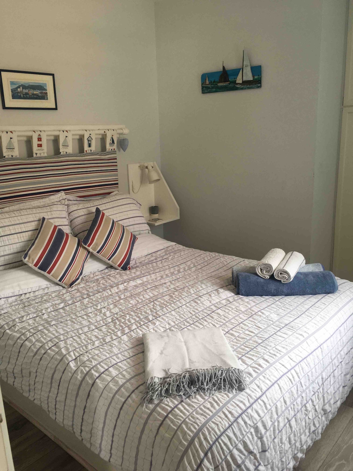 Dhomë gjumi kryesore në mes të ditës 