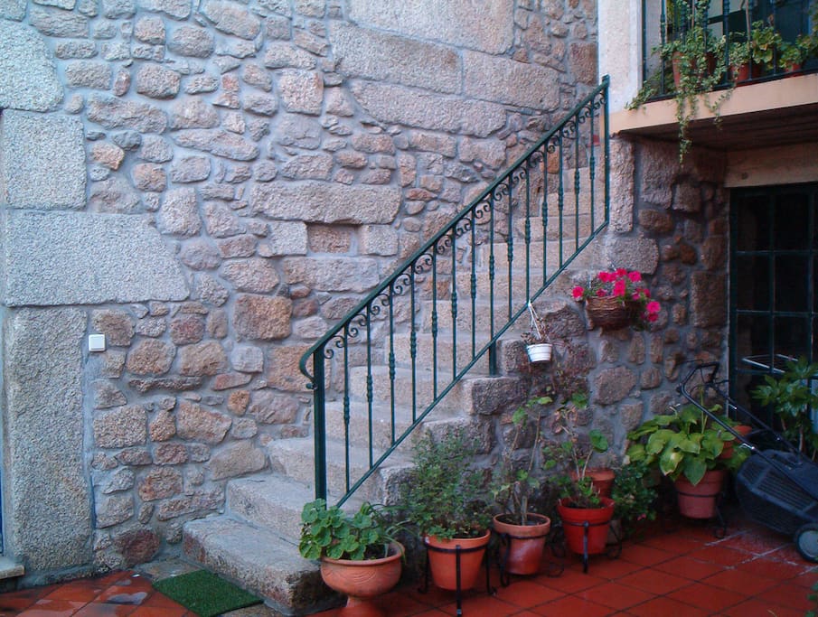 escaleras al patio