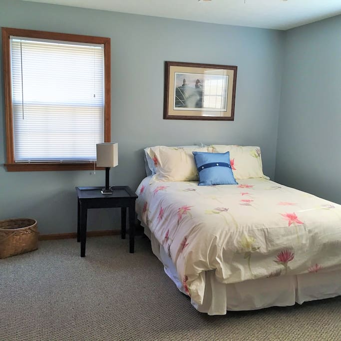 Guest bedroom.