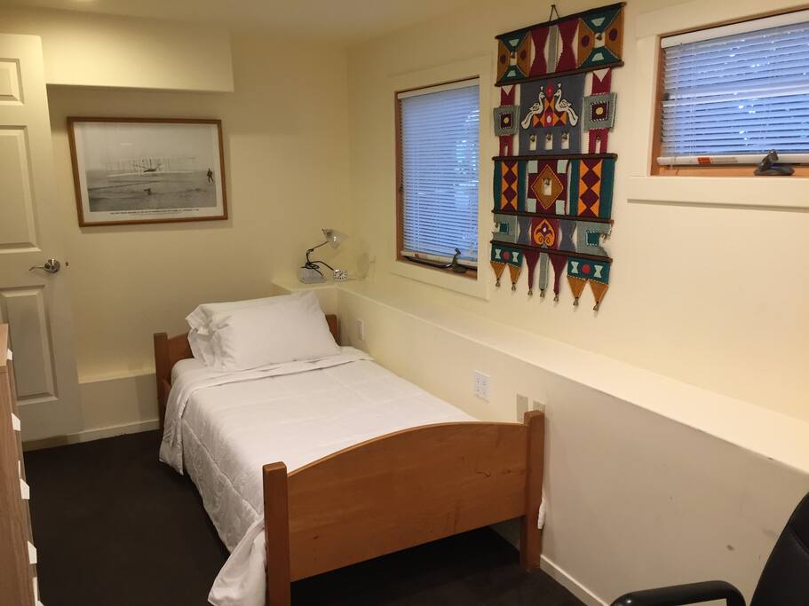 Bedroom #2 (Twin bed)