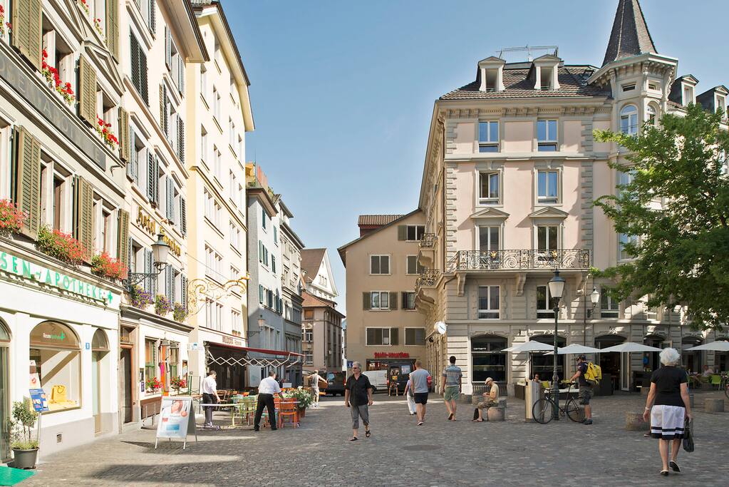 Niederdorf with nice Züri life