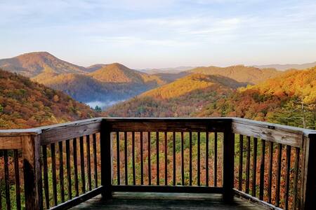 Voted "Best Cabin for Couples"! VIEWS to Die for!