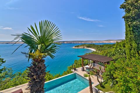 Beach pool house with artistic touch