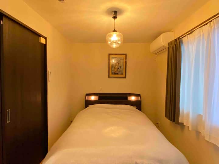 2F bedroom with a double-size（1.4m*2m）bed